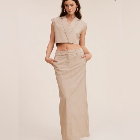 026. CROPPED SLEEVELESS BLAZER VEST- BEIGE - Picture 6 of 12